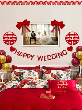 Украшение свадебной комнаты, фоновая стена свадебной гостиной, фото свадебного платья, цветочное украшение счастливого персонажа